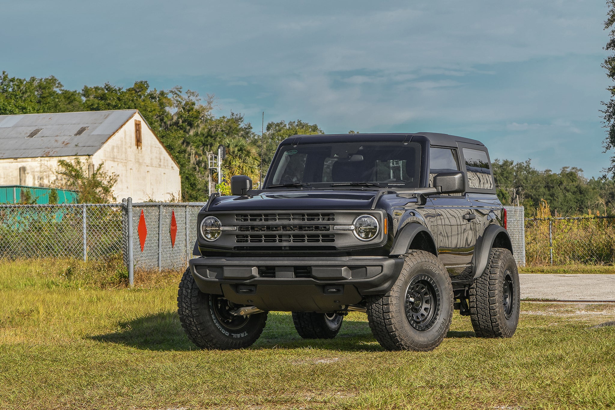 2022 Ford Bronco 4 Door Soft Top Shadow Black Wallpaper Lifted with HD Off-Road Venture Wheel Rims in Black & Bronze with 35 Inch All Terrain Tires. )