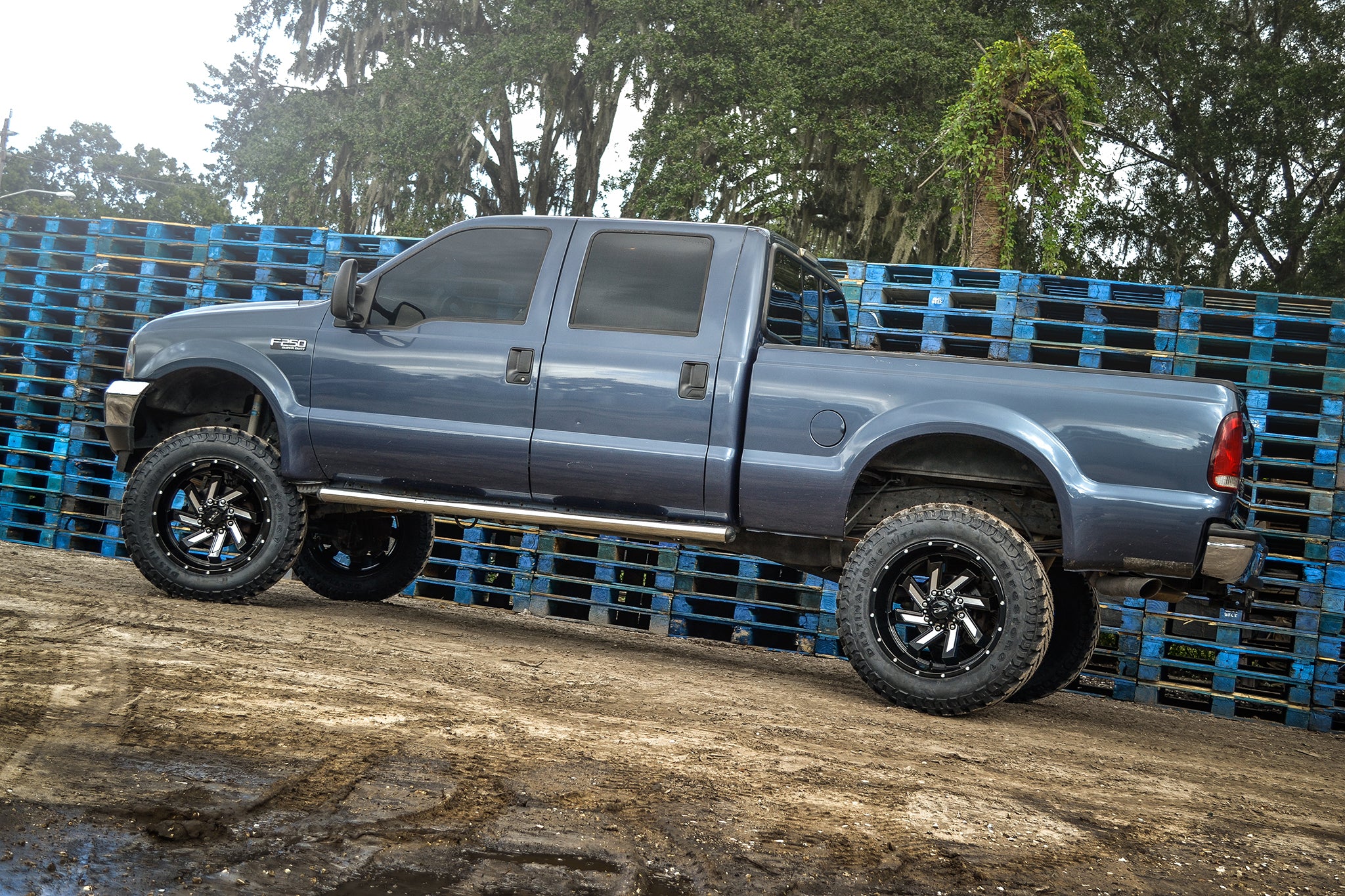 GALLERY | FORD F250 on HD OFFROAD Saw 22x12 - Gloss Black Milled