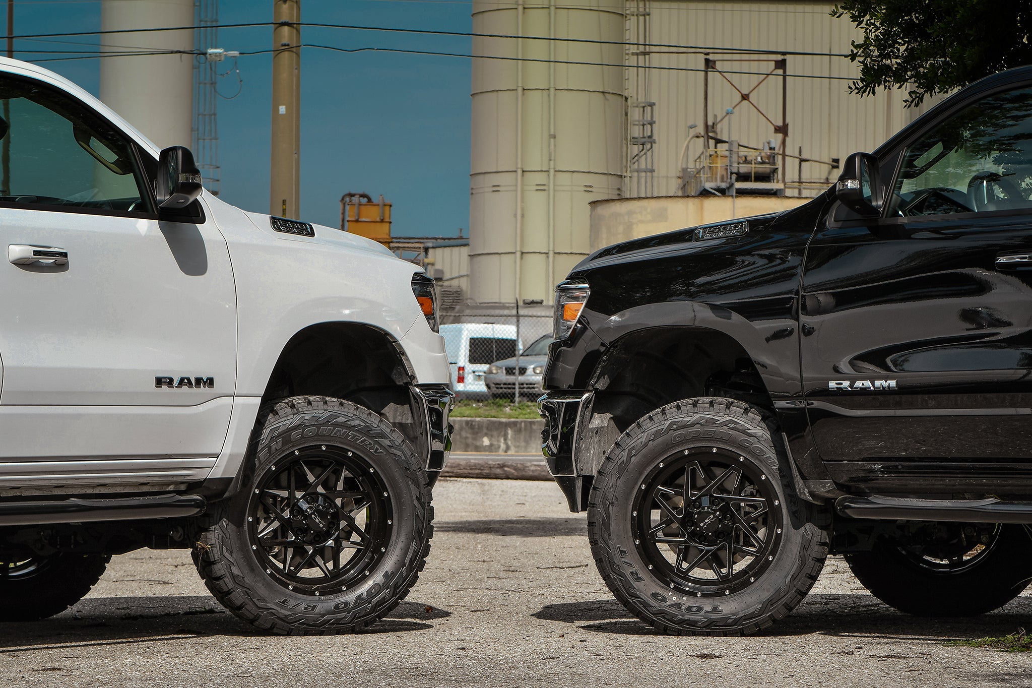 Gallery | 2019 Rams 1500 on 20x10 HD OFF-ROAD CALIBER (Black Milled Face & Black Milled Edge)