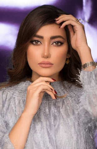 Cat-eye Arabic makeup look