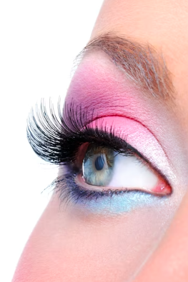 Go flirty with fluttery lashes 