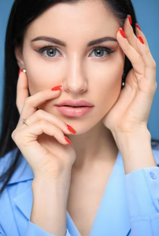 Winged natural-looking eye makeup