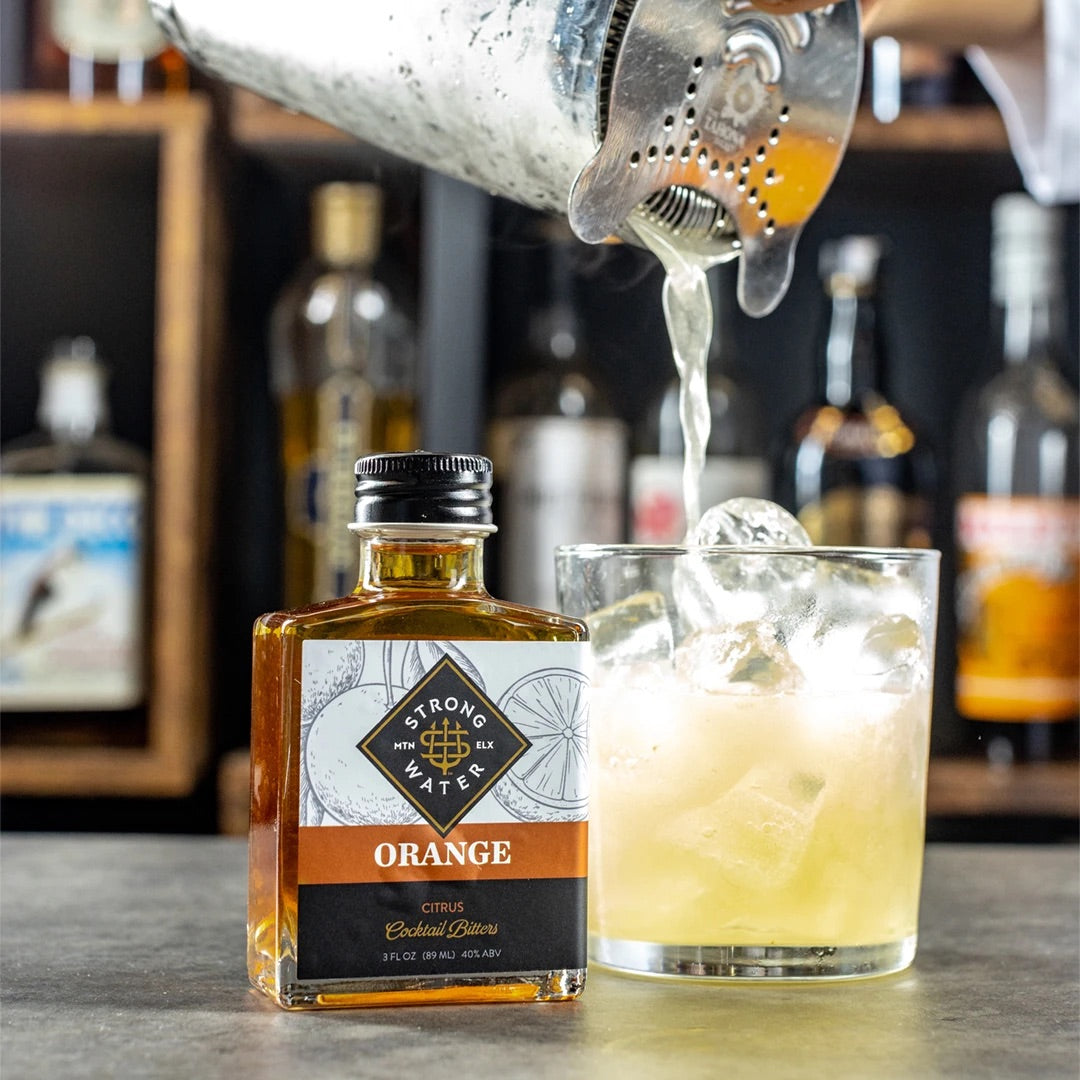 Strongwater Old Fashioned Craft Cocktail Mixer - Makes 32 Cocktails -  Handcrafted Old Fashioned Syrup with Bitters, Orange, Cherry & Organic  Demerara Sugar - Just Mix with Bourbon or Whiskey