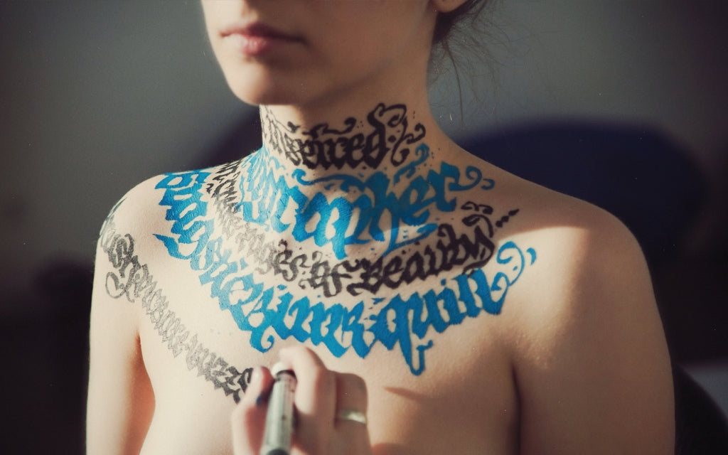 Calligraphy On Girls - Pokras Lampas
