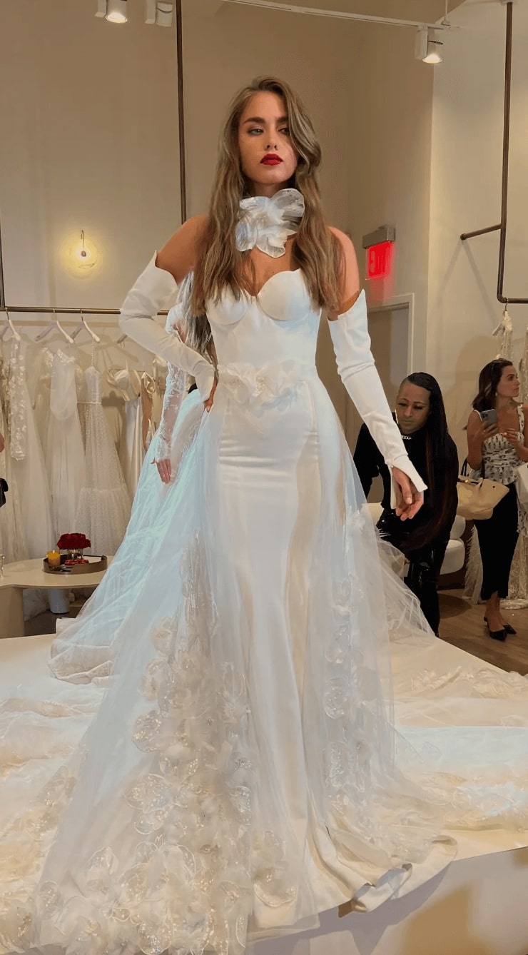 The Spring 2024 bridal trends from NYBFW choker galia lahav