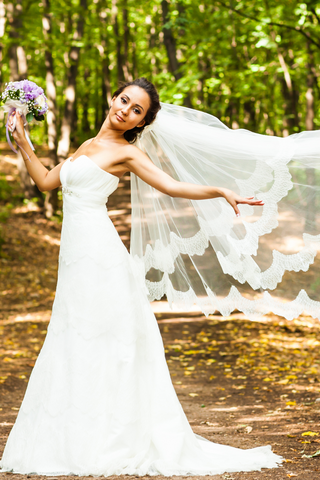 How to Make a Wedding Veil With a Comb