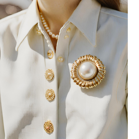How to Wear a Brooch on a Shirt