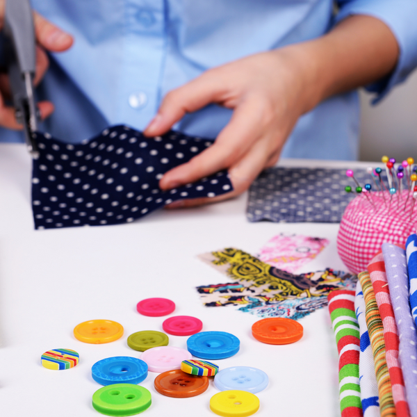 how to hand stich a buttonhole