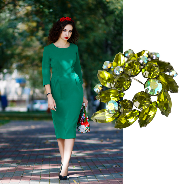 what color jewelry to wear with green dress