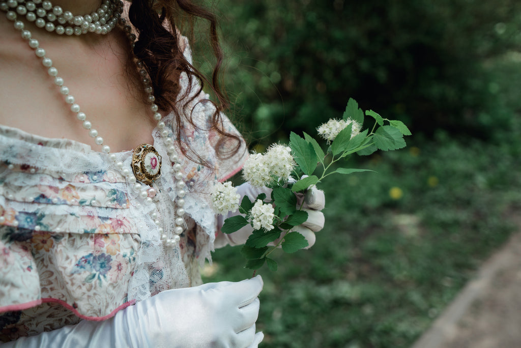 how to wear vintage brooches