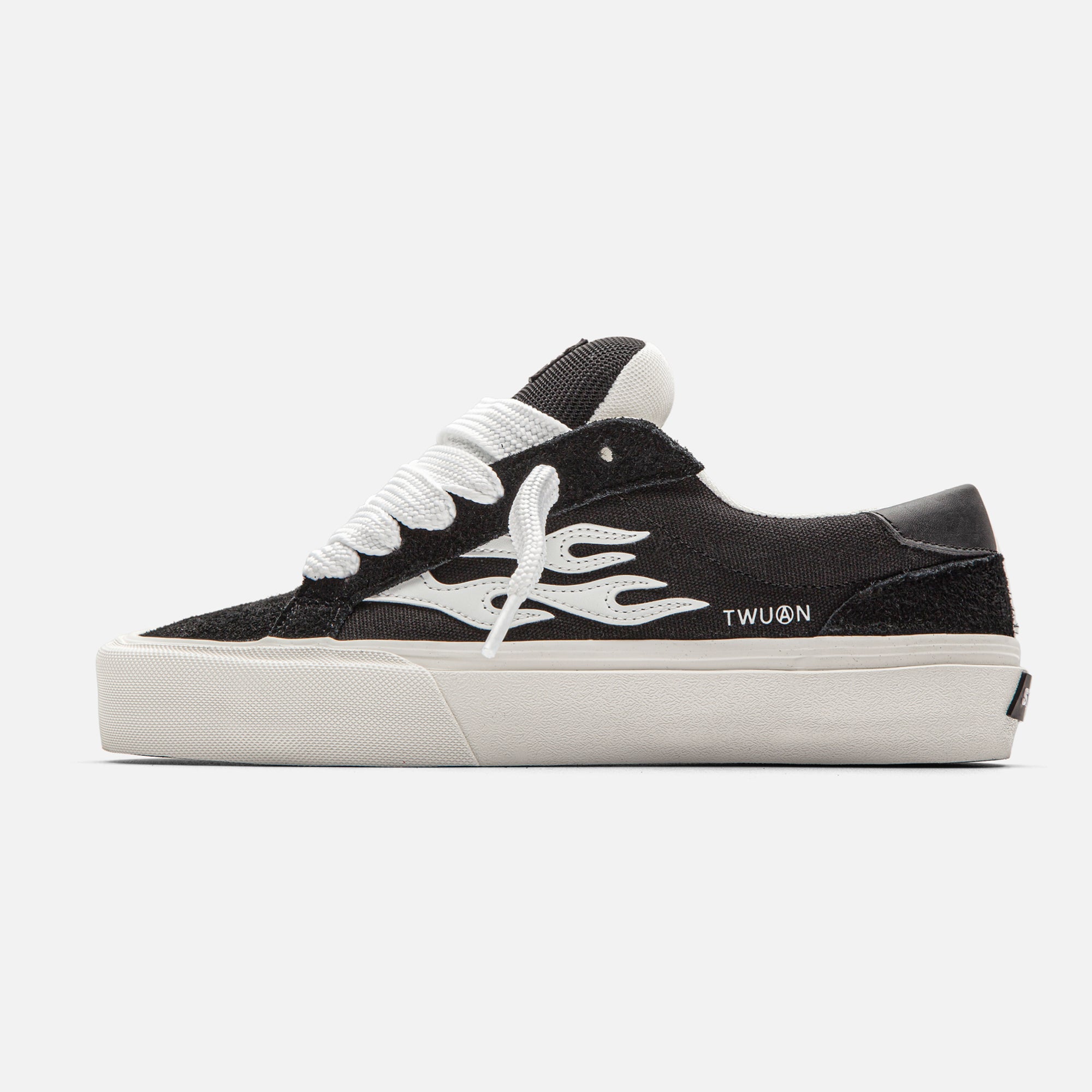 Product image for LOGAN PUFF - BLACK