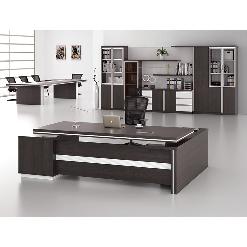 Featured image of post Black And White Executive Desk / Choose traditional, modern designs or impressive executive desks.