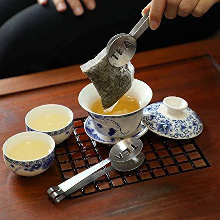 https://cdn.shopify.com/s/files/1/1559/1001/products/stainless-steel-tea-bag-tong-by-steepologie-897152_600x.jpg?v=1699764347