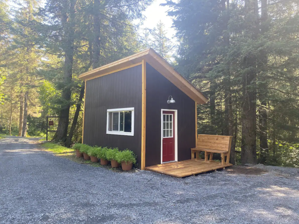 15 Tiny Houses in Alaska You Can Rent on Airbnb in 2020!