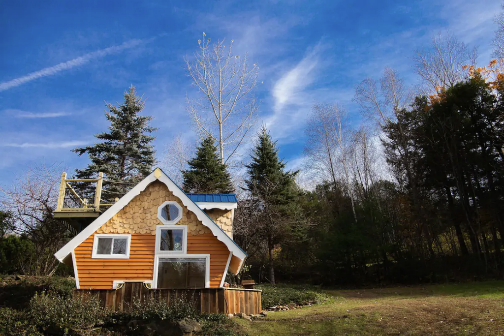 19 Tiny Houses in Vermont You Can Rent on Airbnb in 2020!