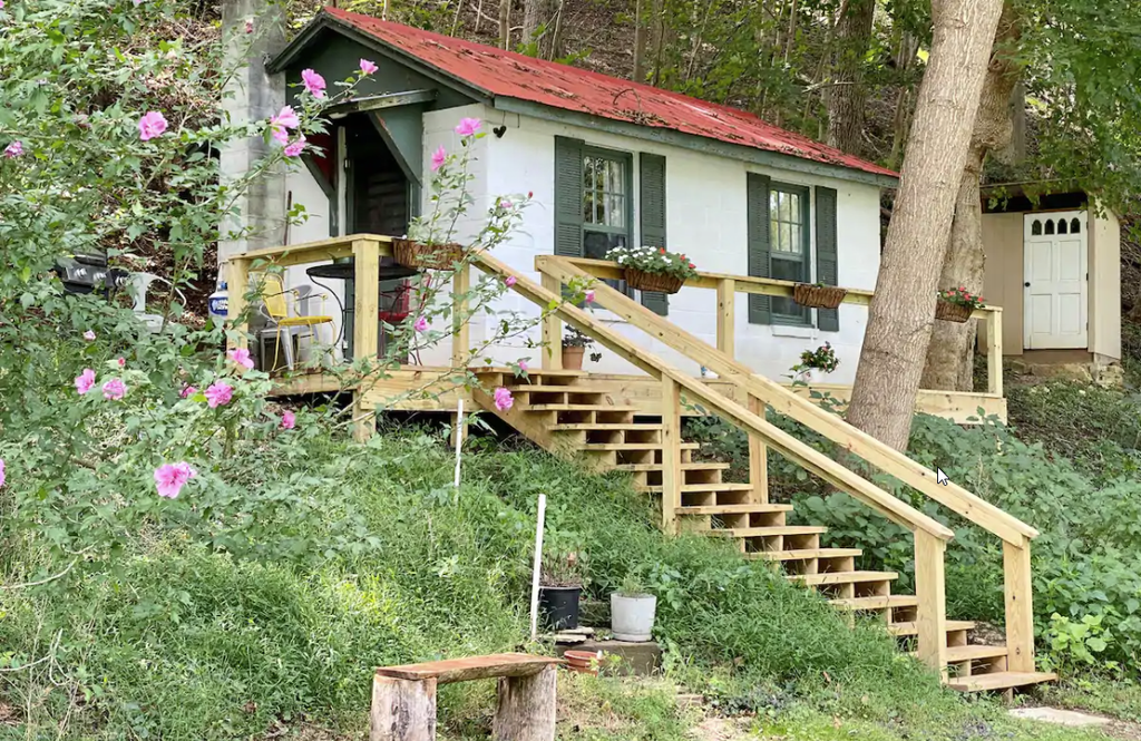 11 Tiny Houses in West Virginia You Can Rent on Airbnb in 2020!