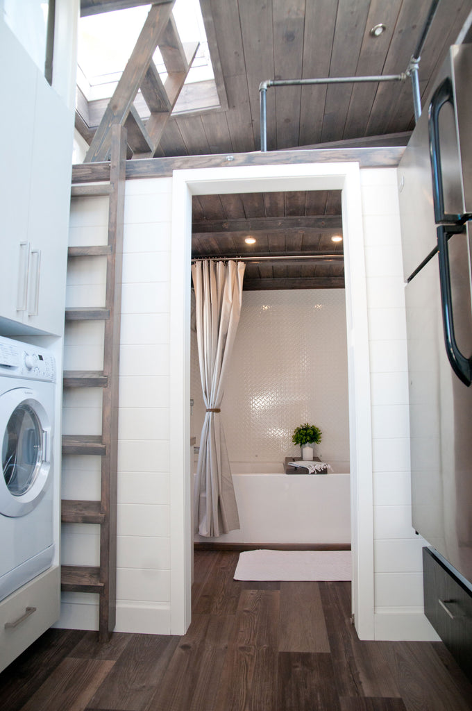 Sakura by Minimaliste Tiny Houses - Bathroom