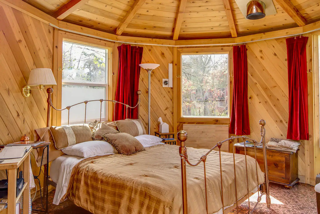 20 Tiny Houses in Oregon For Rent on Airbnb & VRBO!