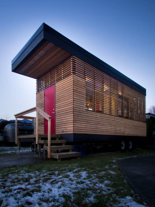 186-sqft “Thousand Crow” Tiny Home on Wheels by Camera Buildings