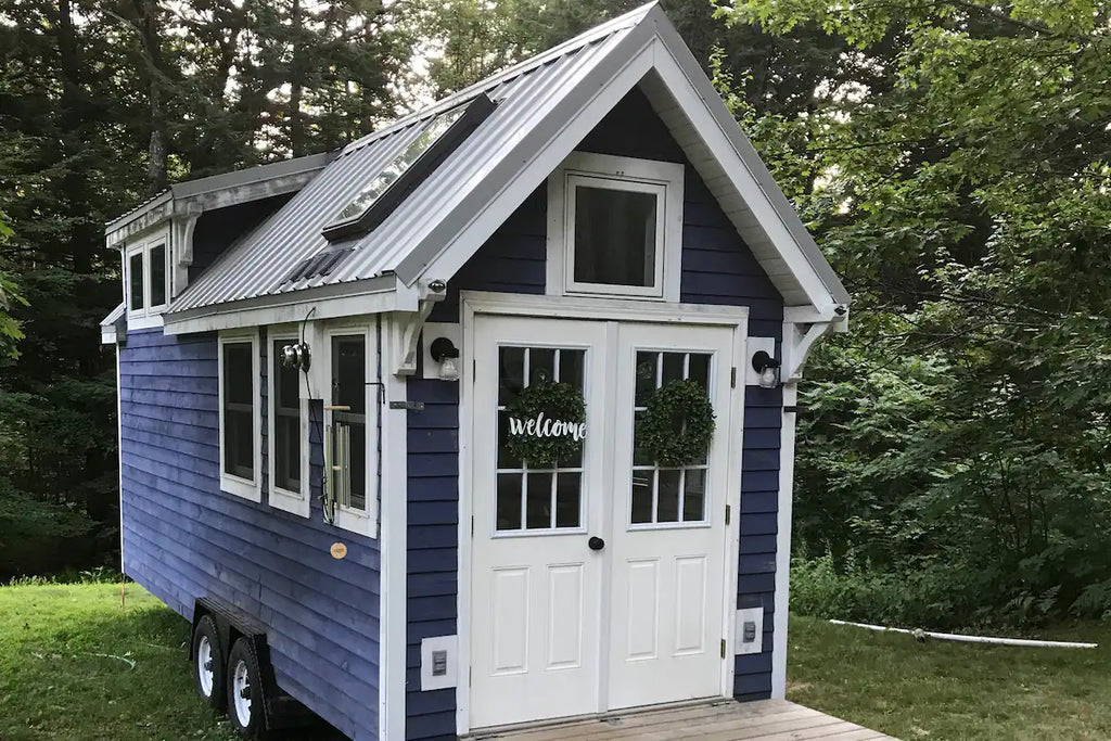 18 Tiny Houses in New Hampshire For Rent on Airbnb & VRBO!