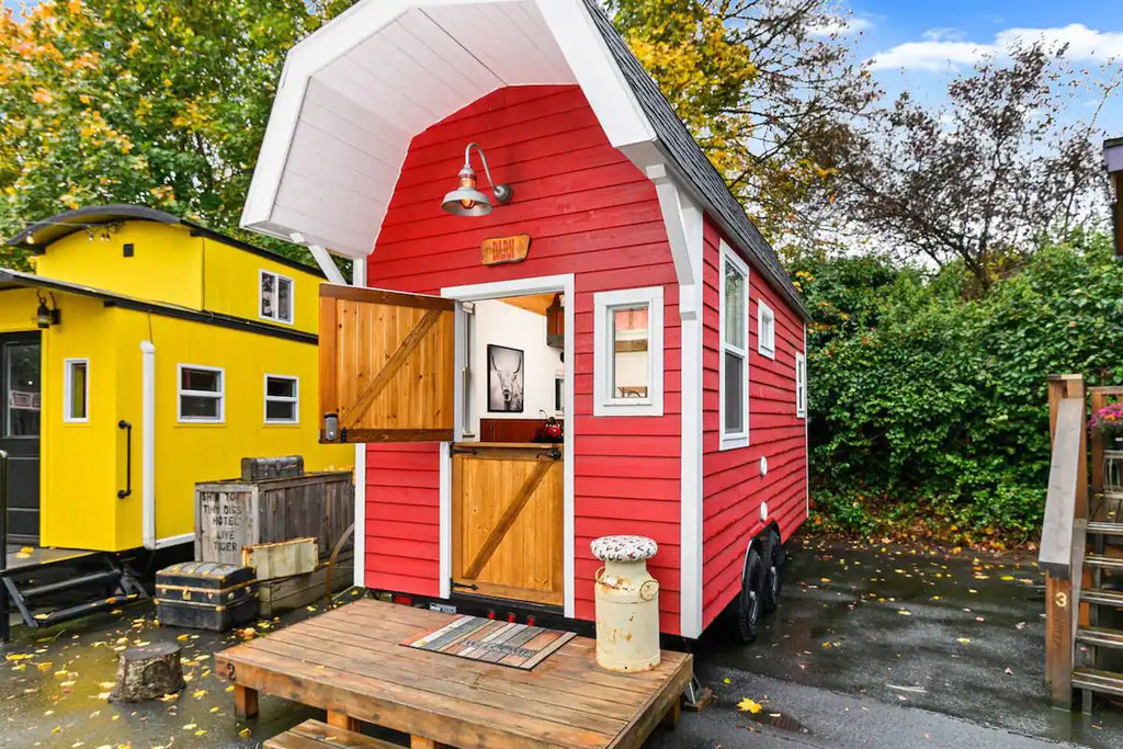 20 Tiny Houses in Oregon For Rent on Airbnb & VRBO!