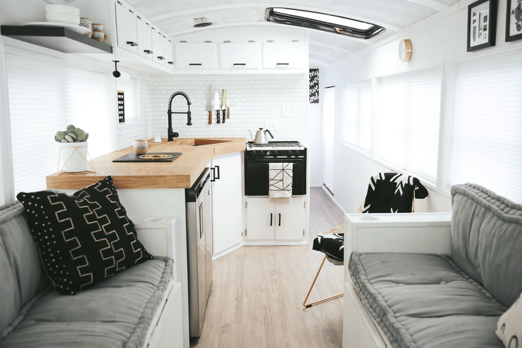 Family of 6 Living Full-Time in a 250-sqft Converted School Bus—The Mayes Team!