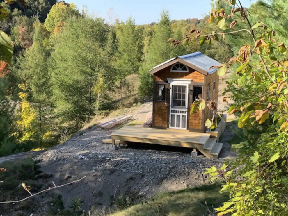 19 Tiny Houses in Vermont You Can Rent on Airbnb in 2020!