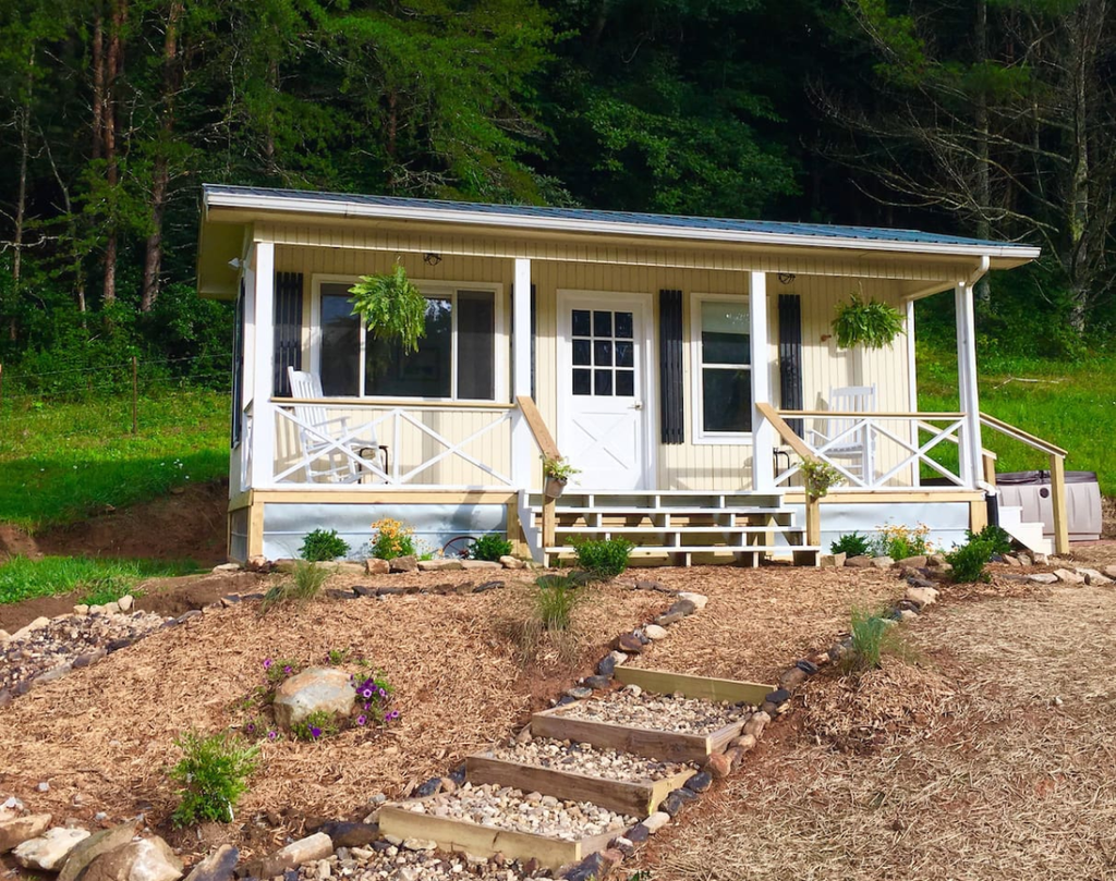 30 Tiny Houses in Georgia For Rent on Airbnb & VRBO!