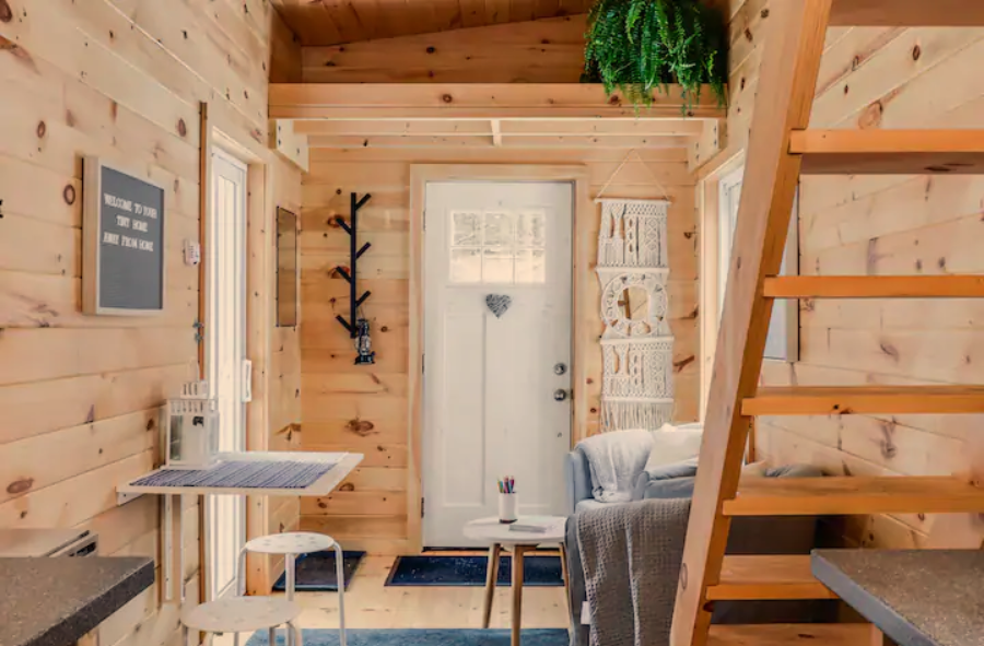 27 Tiny Houses in Canada You Can Rent on Airbnb in 2020!