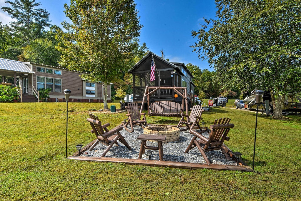 30 Tiny Houses in Georgia For Rent on Airbnb & VRBO!