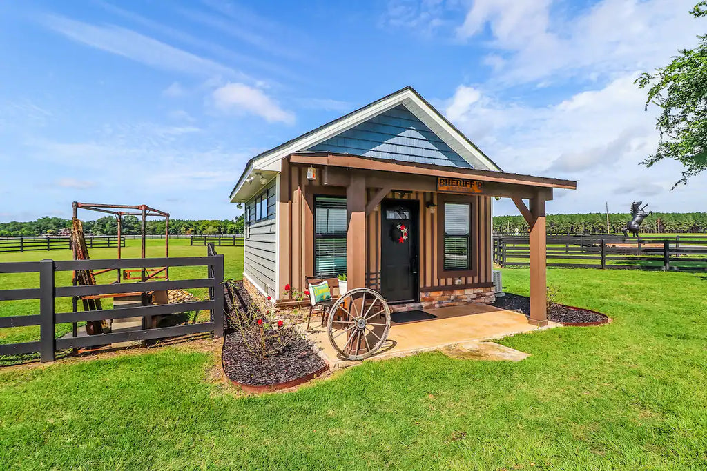 30 Tiny Houses in Georgia For Rent on Airbnb & VRBO!