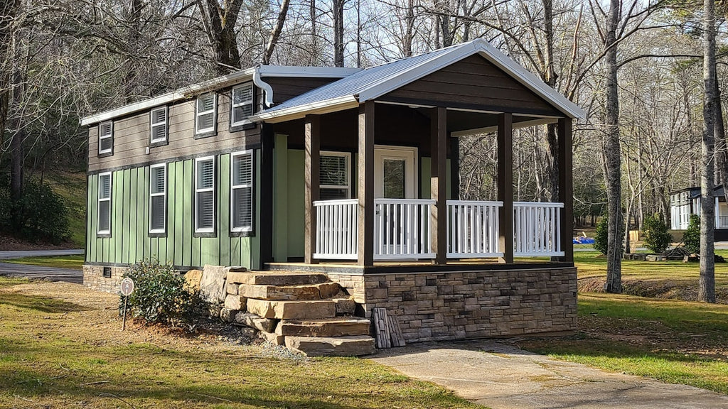 30 Tiny Houses in Georgia For Rent on Airbnb & VRBO!