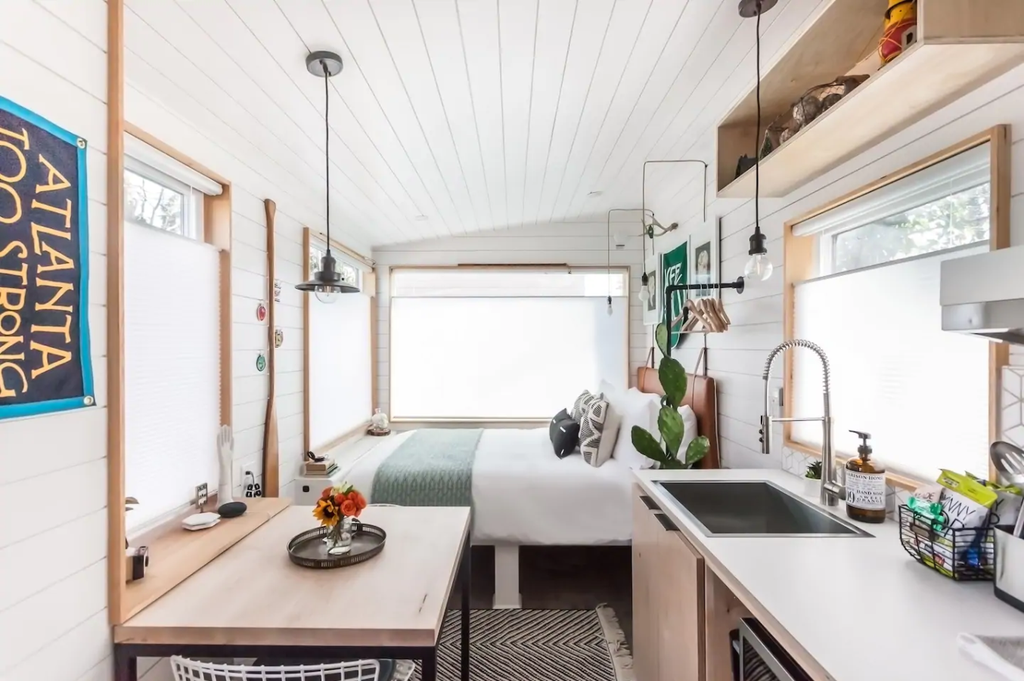 30 Tiny Houses in Georgia For Rent on Airbnb & VRBO!