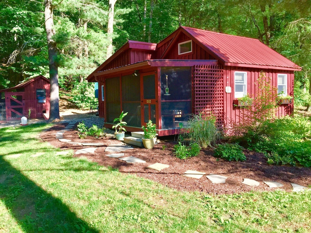 22 Tiny Houses in New York For Rent on Airbnb & VRBO!