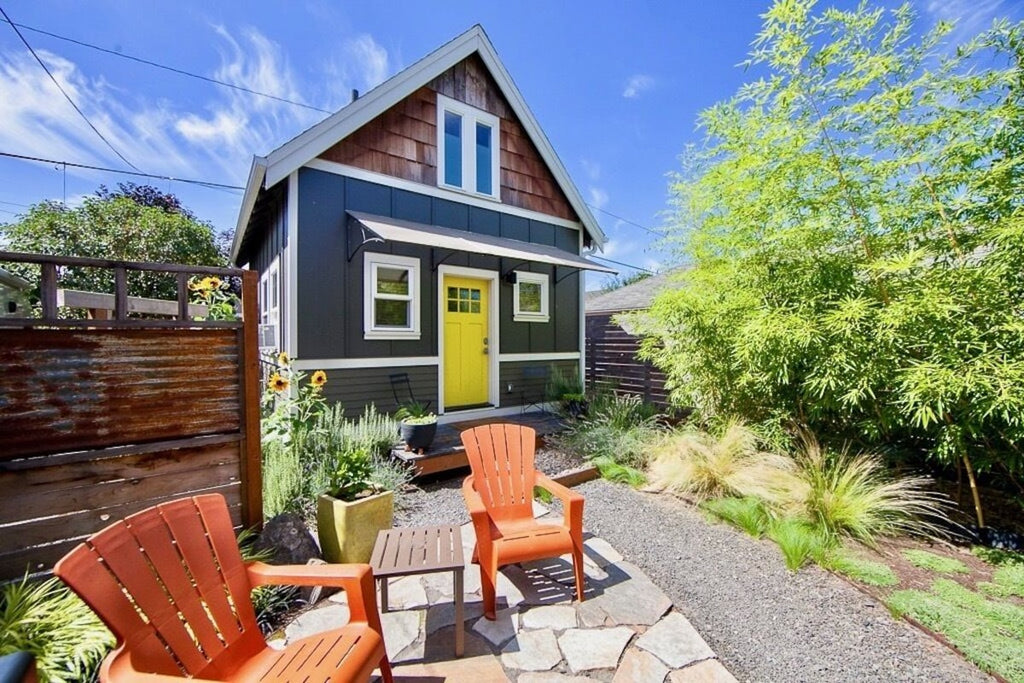 20 Tiny Houses in Oregon For Rent on Airbnb & VRBO!