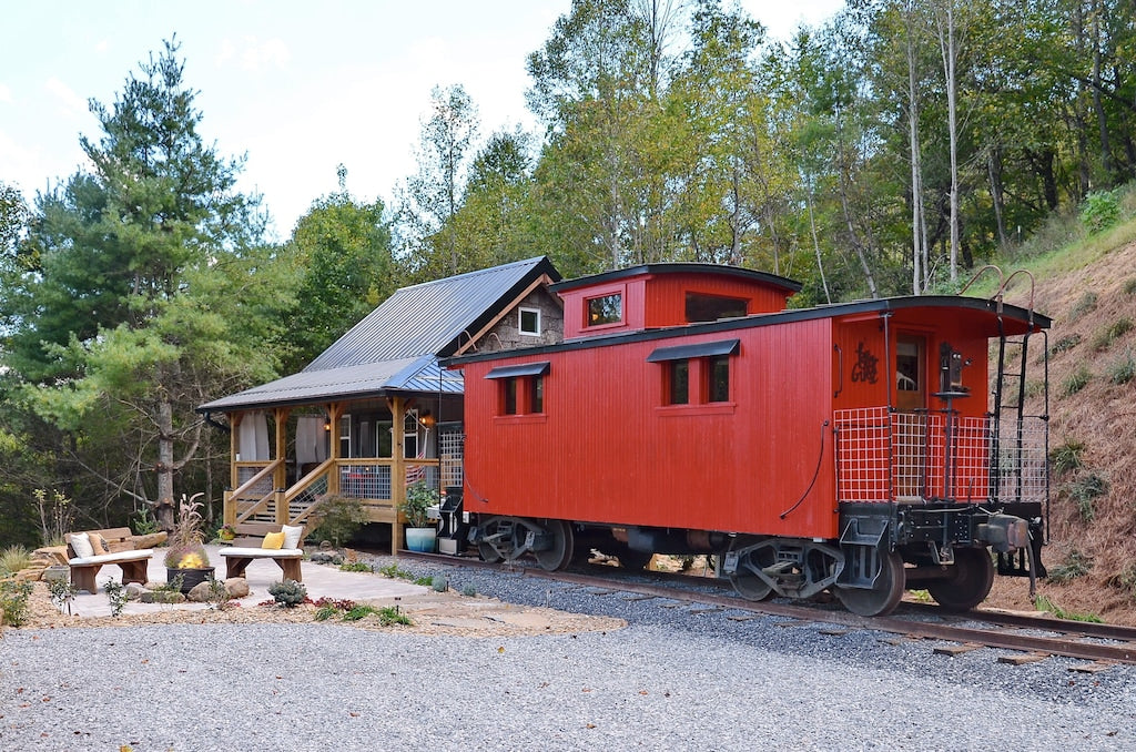 26 Tiny Houses in North Carolina For Rent on Airbnb & Vrbo!