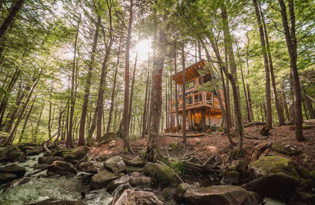 19 Tiny Houses in Vermont You Can Rent on Airbnb in 2020!