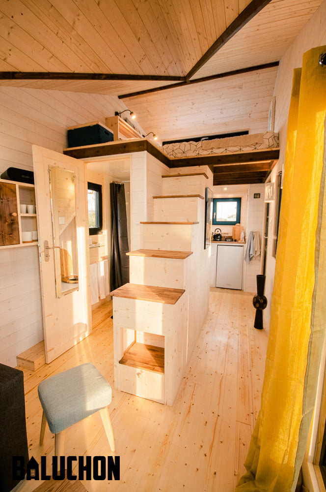 Quaint “Essen’Ciel” Tiny Home on Wheels by Tiny House Baluchon