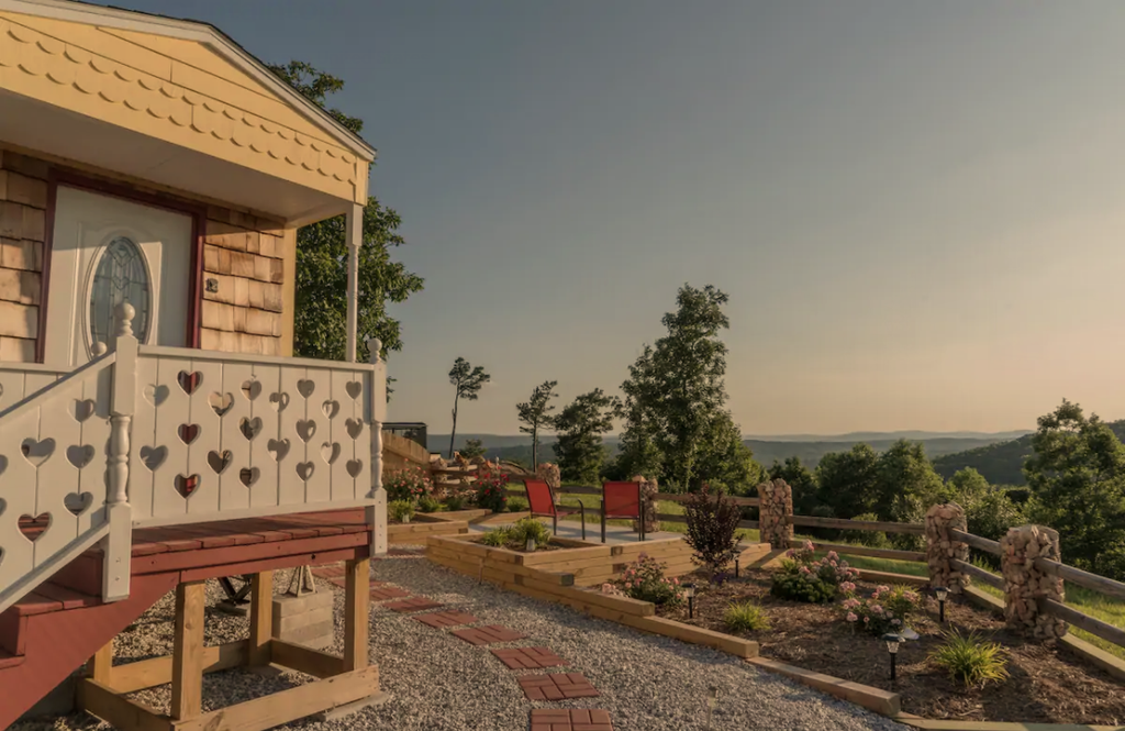 10 Tiny Houses in Arkansas You Can Rent on Airbnb in 2020!