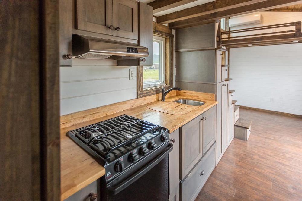 24’ “Outlander” Tiny Home on Wheels by Tiny House Chattanooga