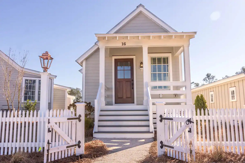 26 Tiny Houses in North Carolina For Rent on Airbnb & Vrbo!