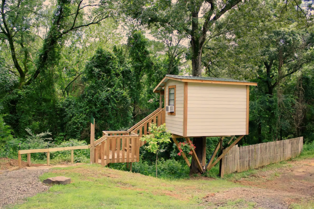 10 Tiny Houses in Arkansas You Can Rent on Airbnb in 2020!