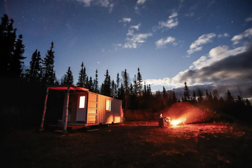 15 Tiny Houses in Alaska You Can Rent on Airbnb in 2020!
