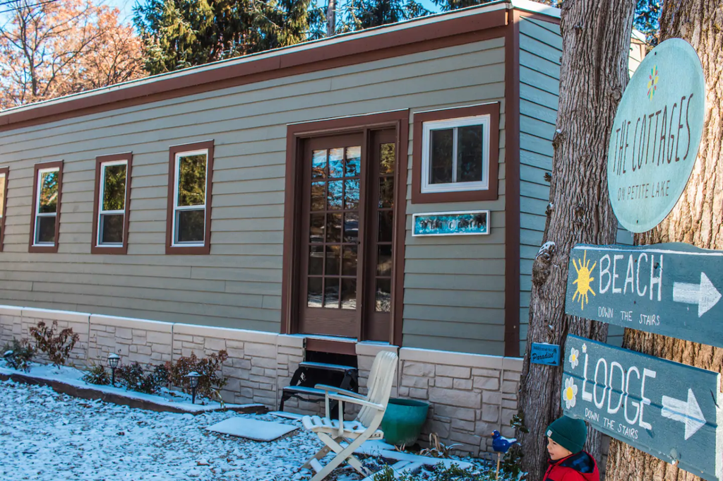 9 Tiny Houses in Illinois You Can Rent on Airbnb in 2020!