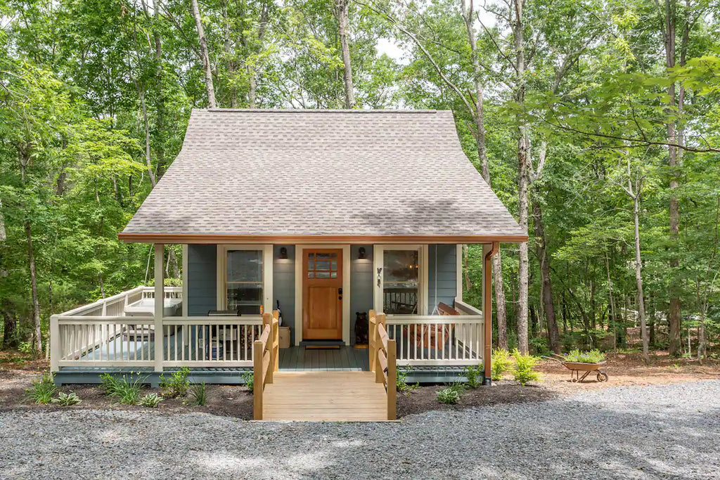 30 Tiny Houses in Georgia For Rent on Airbnb & VRBO!