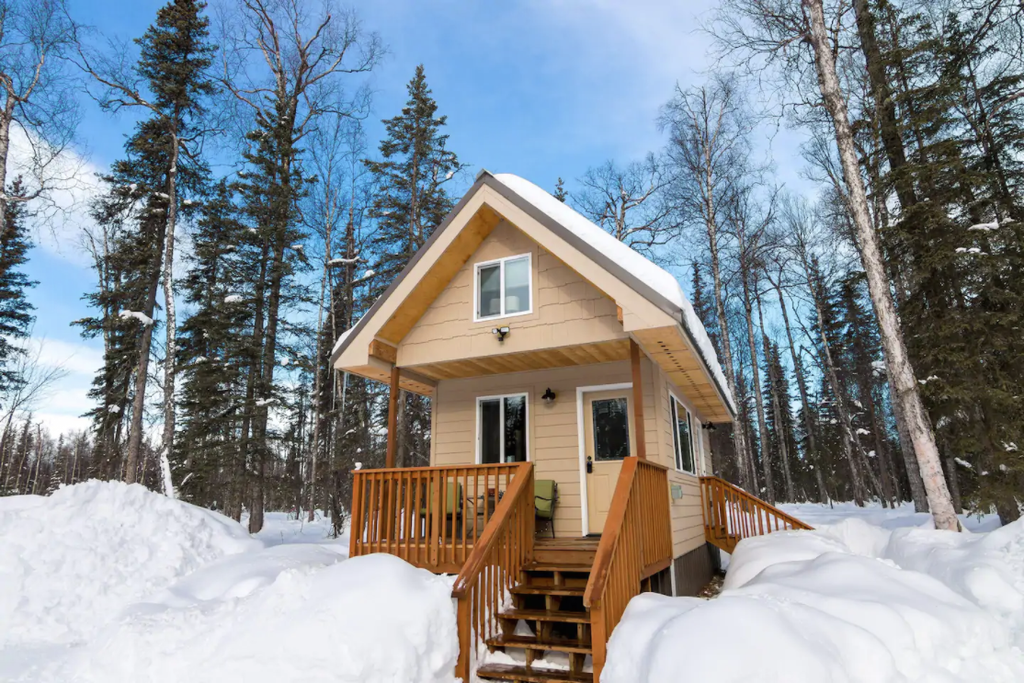 15 Tiny Houses in Alaska You Can Rent on Airbnb in 2020!