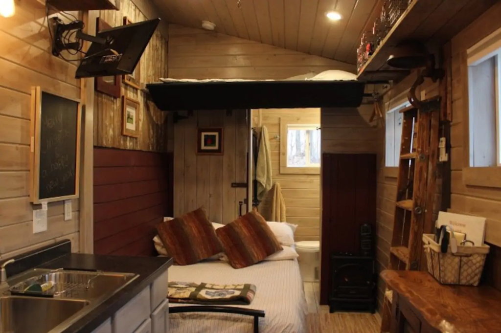 7 Tiny Houses in Michigan You Can Rent on Airbnb in 2020!