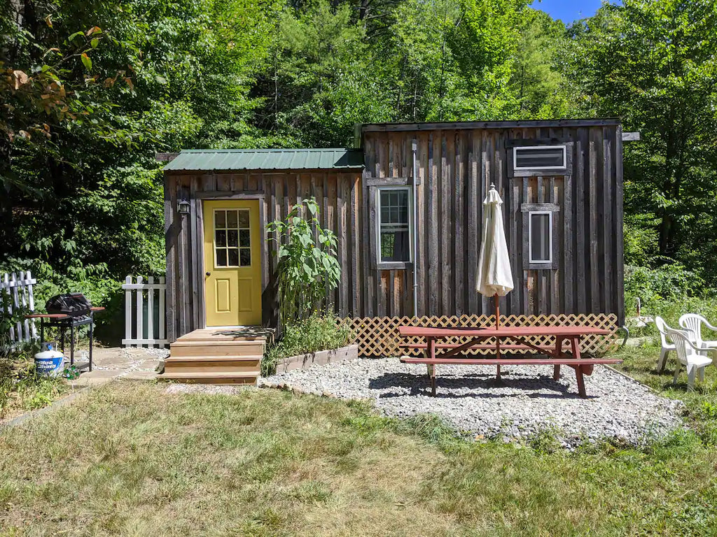 18 Tiny Houses in New Hampshire For Rent on Airbnb & VRBO!