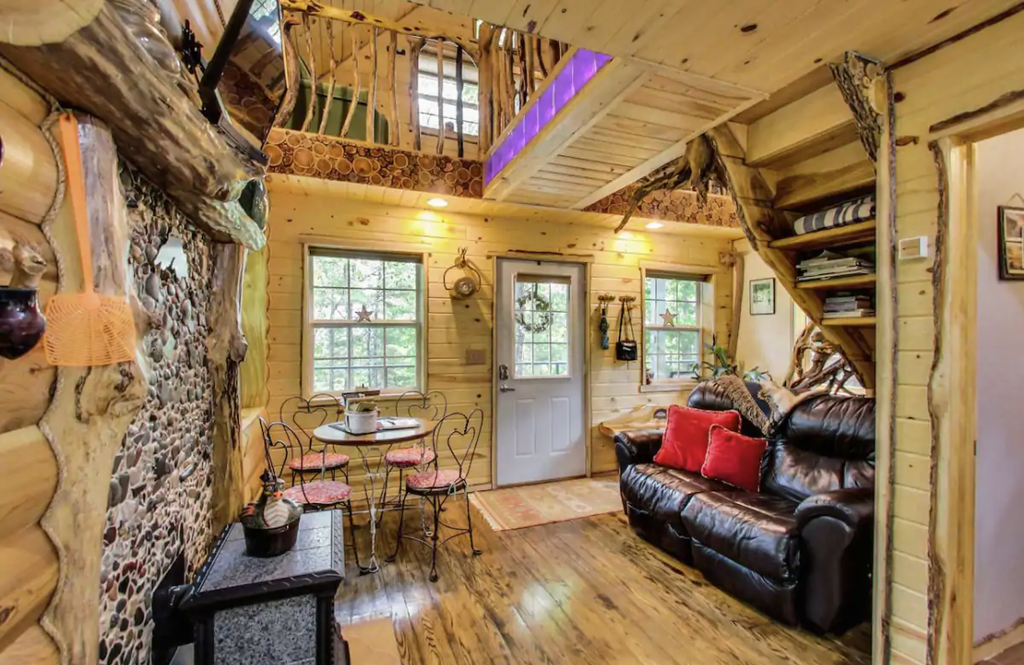 12 Tiny Houses in Wisconsin You Can Rent on Airbnb in 2020!