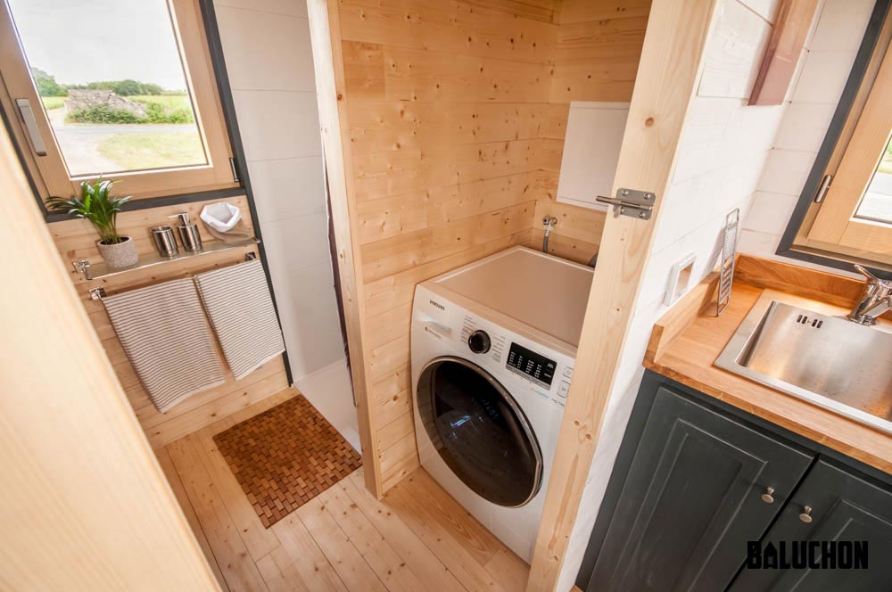 23' "Intrépide" Tiny House on Wheels by Tiny House Baluchon
